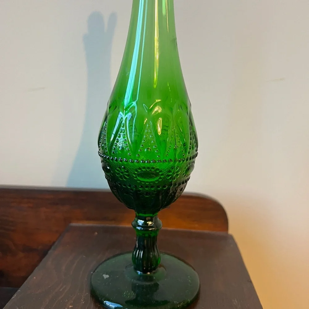 Kemple Wheaton Lace & Dewdrop Emerald Swung Vase